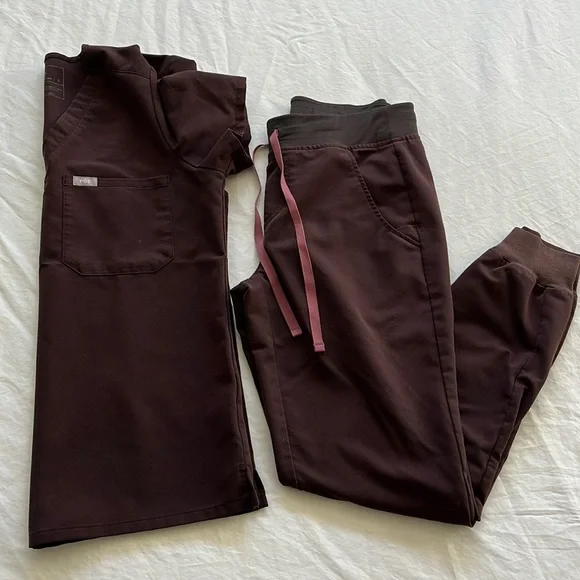 FIGS Espresso (SET) ☕️ Catarina scrub top S // Zamora scrub bottom XS - Picture 1 of 8